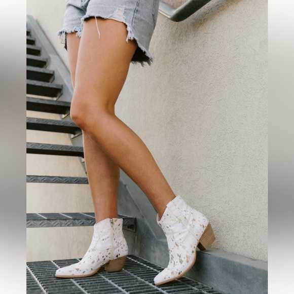 Dolce Vita Selma Booties - Picture 2 of 11